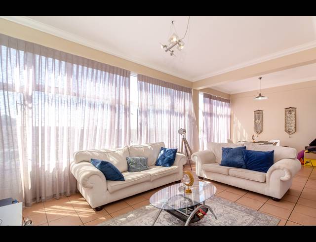 3 BEDROOM APARTMENT FOR SALE IN KENILWORTH UPPER